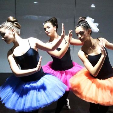 Academia de Danza Balancé mujeres danzando