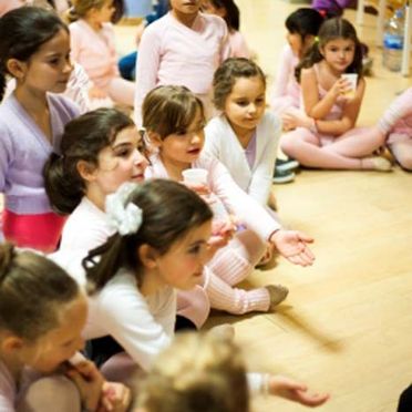 Academia de Danza Balancé niñas reunidas