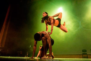 Academia de Danza Balancé personas bailando en escenario